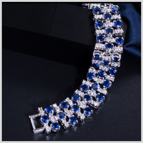 Swarovski Crystals The UNABI Bracelet - Picture 6 of 9